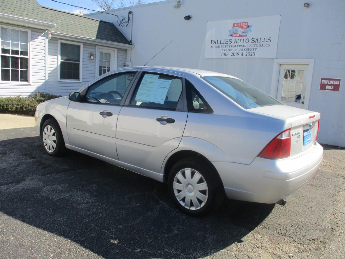 2007 SILVER Ford Focus (1FAHP34N27W) with an 2.0L L4 DOHC 16V engine, AUTOMATIC transmission, located at 540a Delsea Drive, Sewell, NJ, 08080, (856) 589-6888, 39.752560, -75.111206 - Photo#3